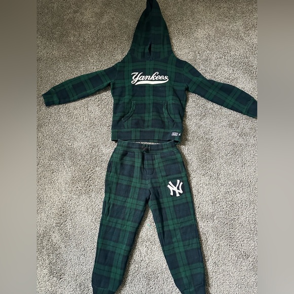 New York yankee  Ralph Lauren colabHoodie is 7 and pants are 6